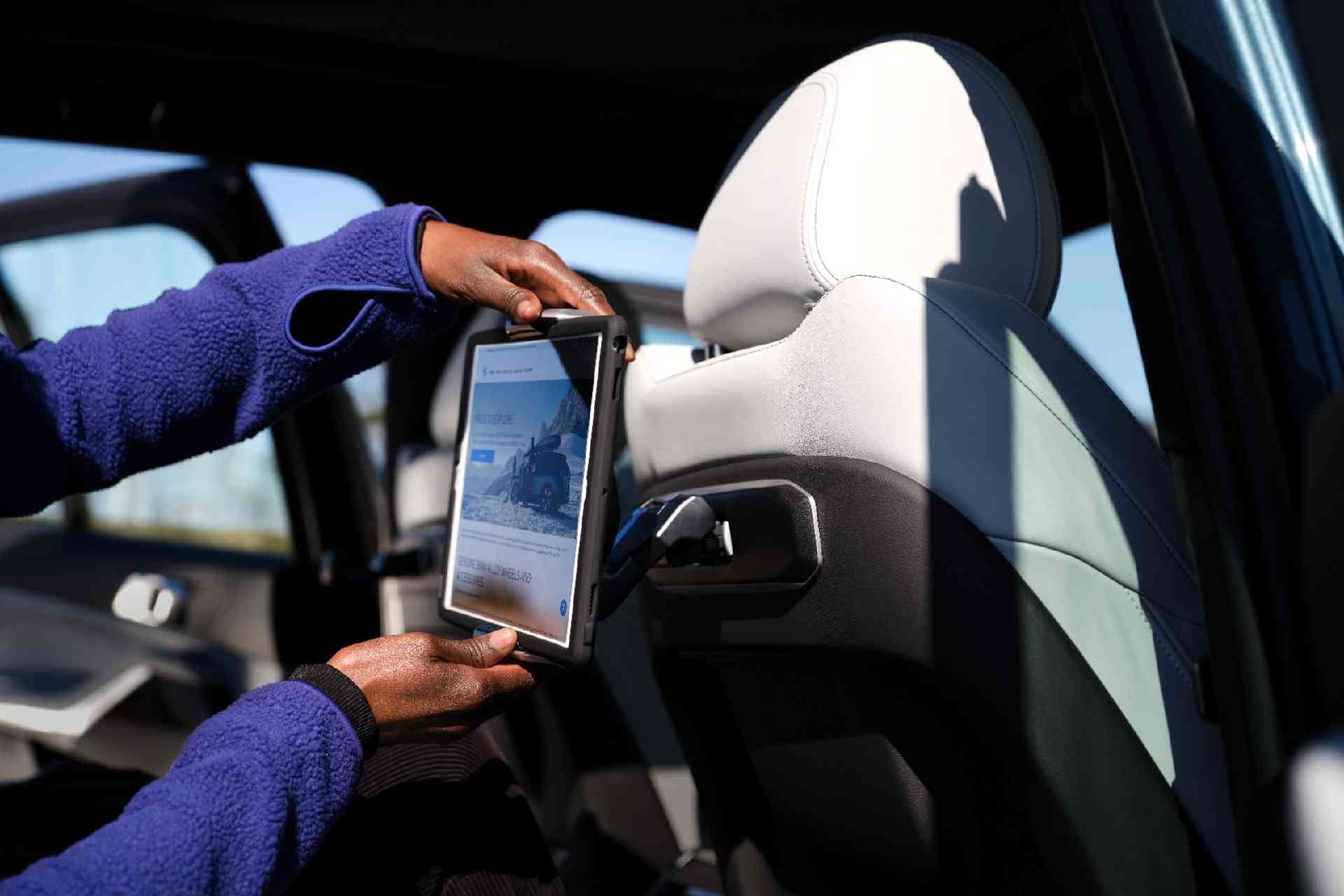 Βάση tablet Pro BMW, για το σύστημα Travel & Comfort.