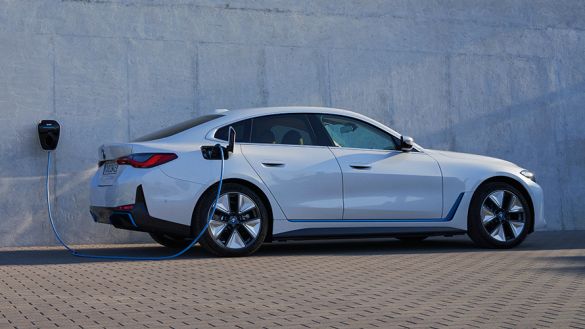 Η ΦΟΡΤΙΣΗ ΤΗΣ BMW i4: ΕΥΚΟΛΟΤΕΡΗ ΑΠΟ ΠΟΤΕ.